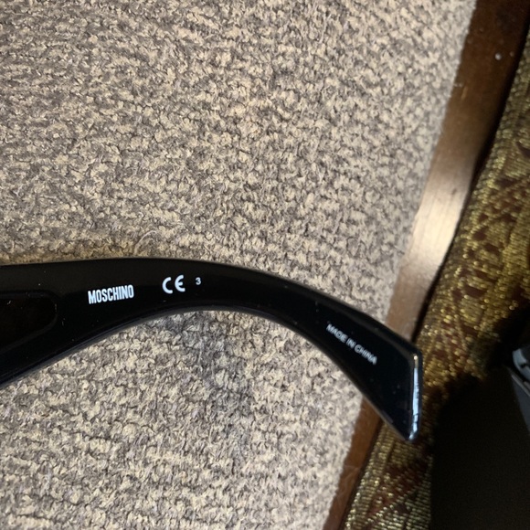 🔥SALE🔥Authentic MOSCHINO 99 Shield studs sunglasses - Picture 8 of 10